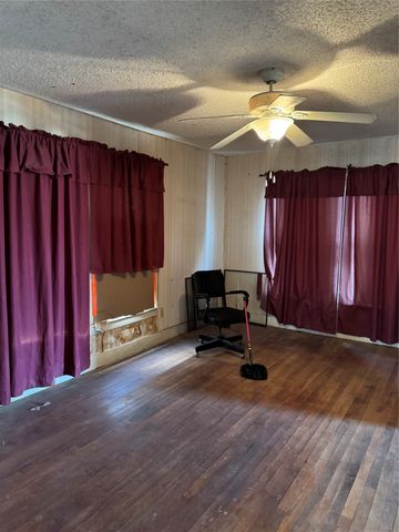 698 E Goeth Street, Lueders, TX 79533