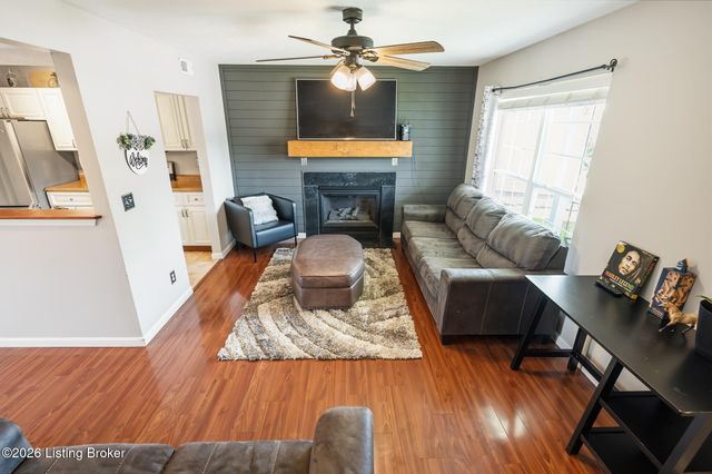 12202 Hideaway Ct, Louisville, KY 40245