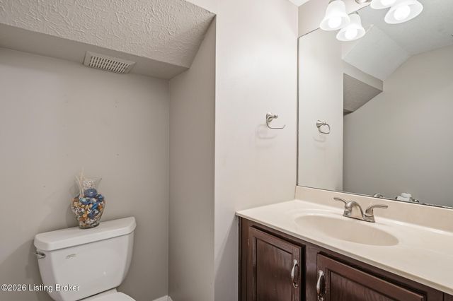 12202 Hideaway Ct, Louisville, KY 40245