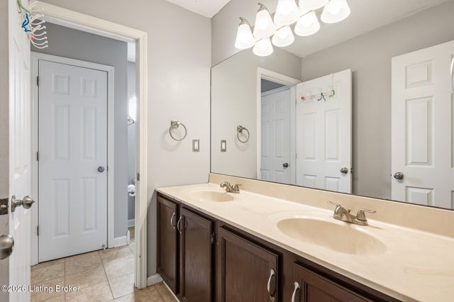 12202 Hideaway Ct, Louisville, KY 40245