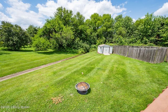 12202 Hideaway Ct, Louisville, KY 40245