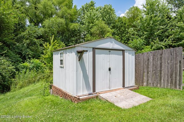 12202 Hideaway Ct, Louisville, KY 40245