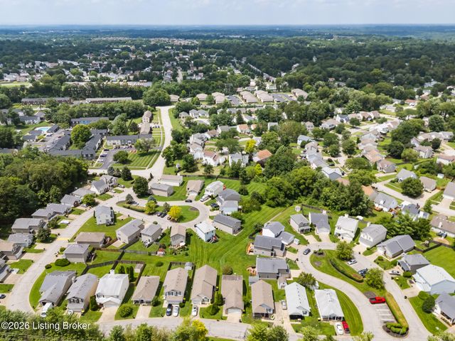 12202 Hideaway Ct, Louisville, KY 40245