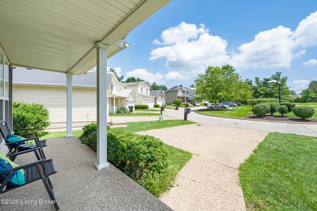12202 Hideaway Ct, Louisville, KY 40245