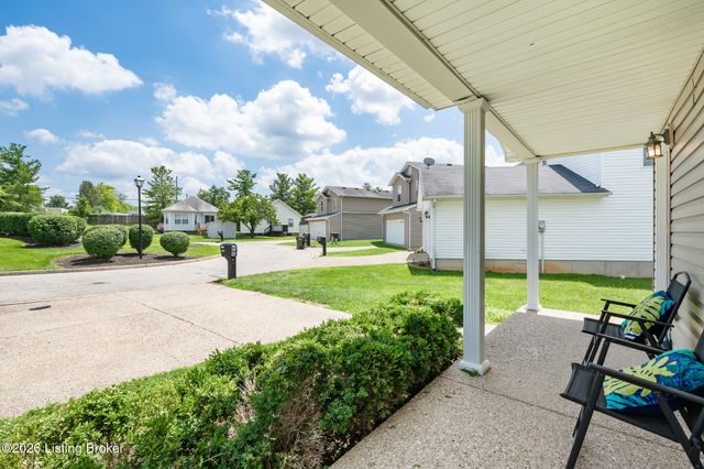 12202 Hideaway Ct, Louisville, KY 40245