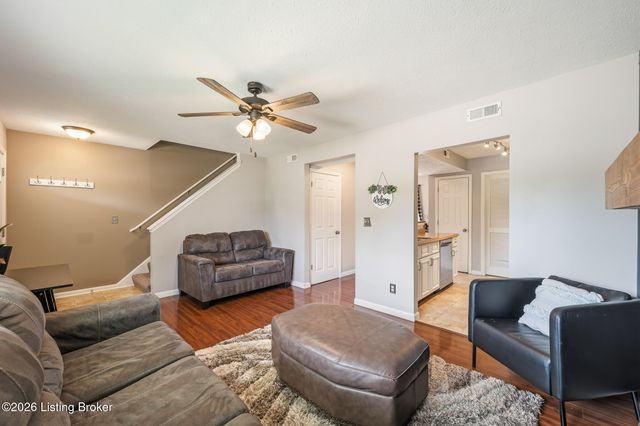 12202 Hideaway Ct, Louisville, KY 40245