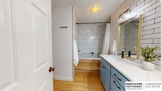 6469 Country Club Drive, Columbus, NE 68601