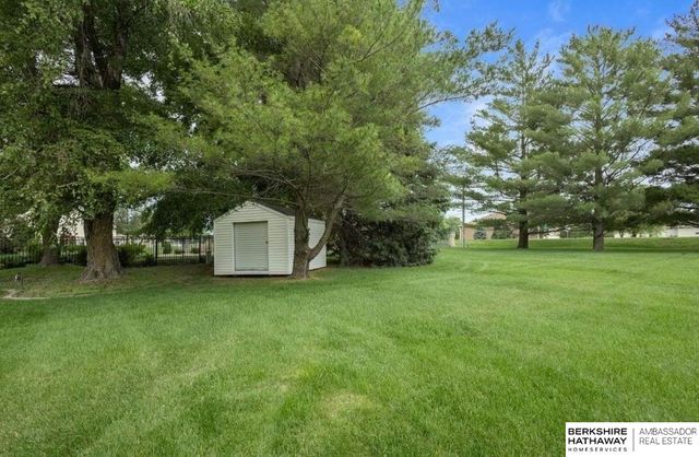 6469 Country Club Drive, Columbus, NE 68601