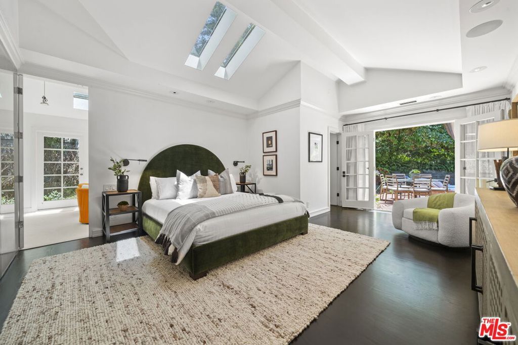 Image 10 of property listing at 3 Latimer Road, Santa Monica, CA 90402
