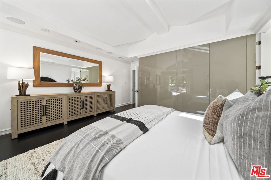 Image 12 of property listing at 3 Latimer Road, Santa Monica, CA 90402