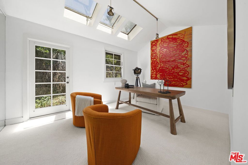 Image 16 of property listing at 3 Latimer Road, Santa Monica, CA 90402