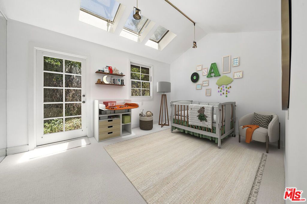 Image 18 of property listing at 3 Latimer Road, Santa Monica, CA 90402