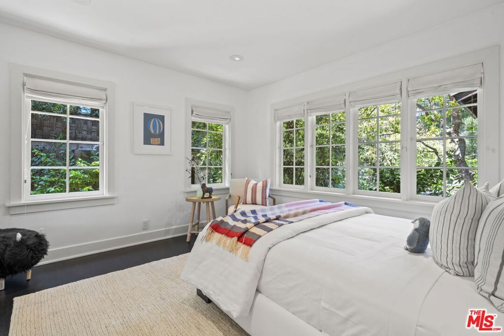 Image 22 of property listing at 3 Latimer Road, Santa Monica, CA 90402