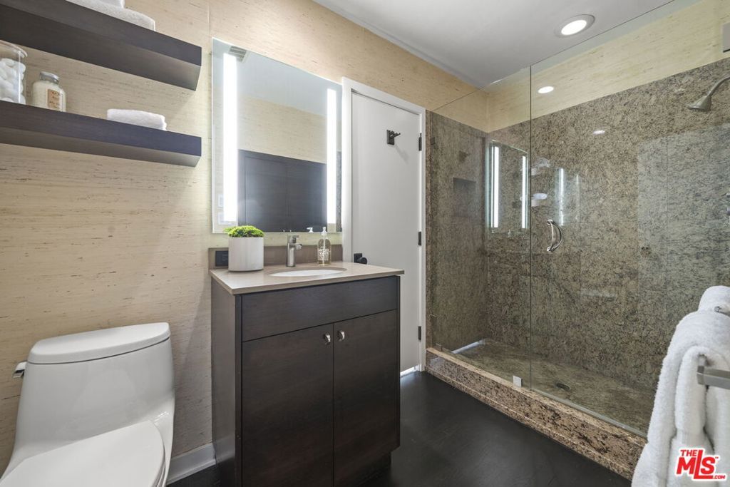 Image 24 of property listing at 3 Latimer Road, Santa Monica, CA 90402