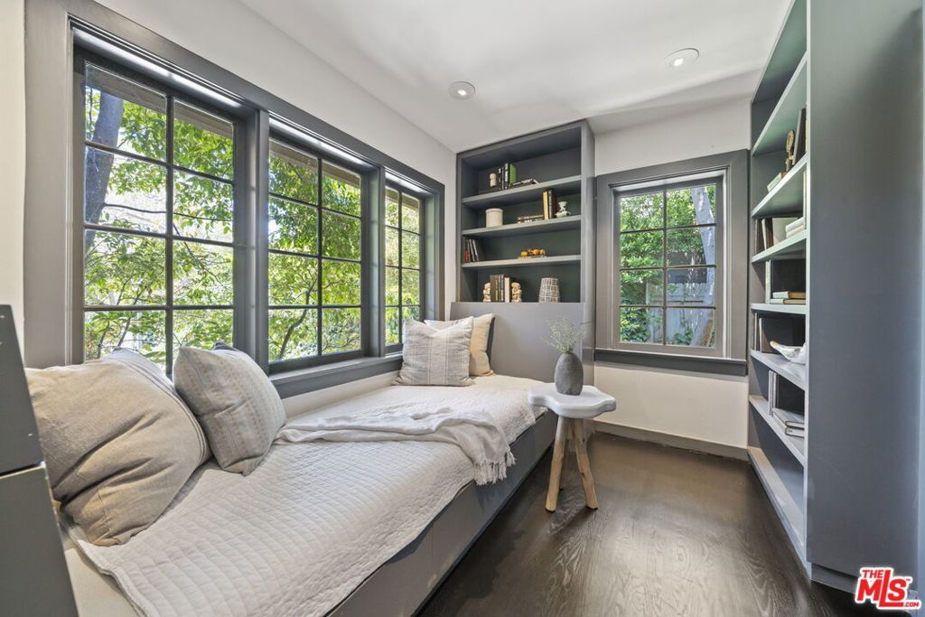 Image 26 of property listing at 3 Latimer Road, Santa Monica, CA 90402