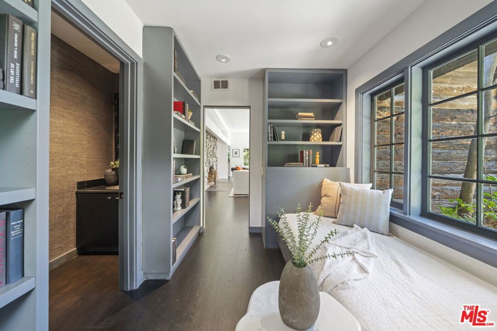 Image 27 of property listing at 3 Latimer Road, Santa Monica, CA 90402