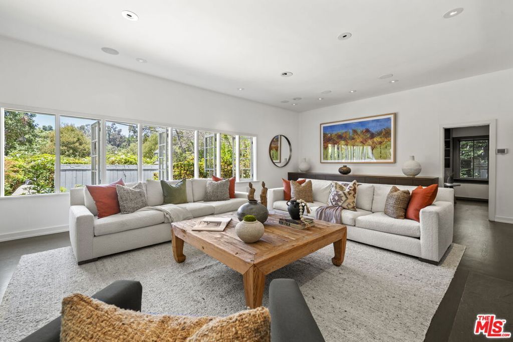 Image 3 of property listing at 3 Latimer Road, Santa Monica, CA 90402