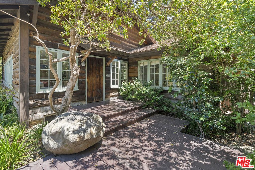 Image 33 of property listing at 3 Latimer Road, Santa Monica, CA 90402