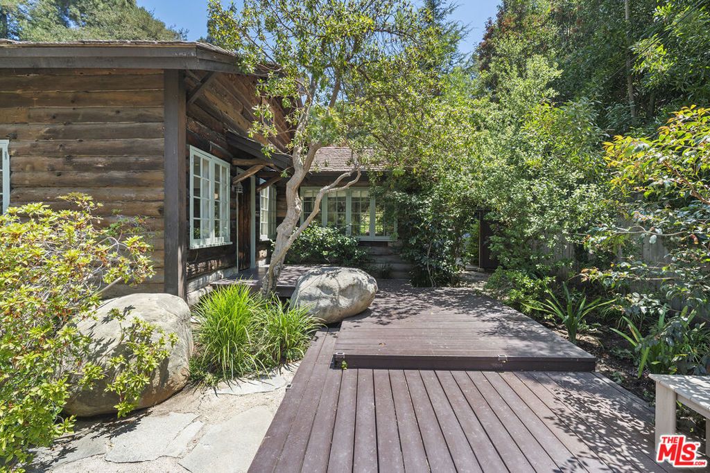 Image 34 of property listing at 3 Latimer Road, Santa Monica, CA 90402