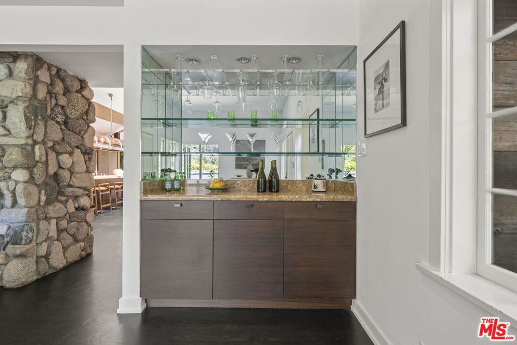 Image 5 of property listing at 3 Latimer Road, Santa Monica, CA 90402