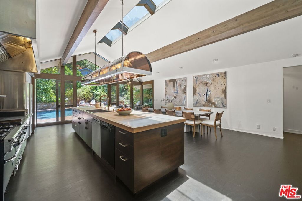 Image 7 of property listing at 3 Latimer Road, Santa Monica, CA 90402