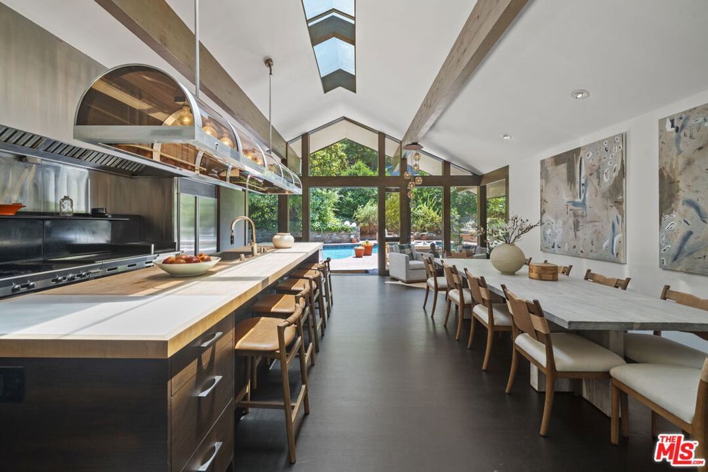 Image 8 of property listing at 3 Latimer Road, Santa Monica, CA 90402