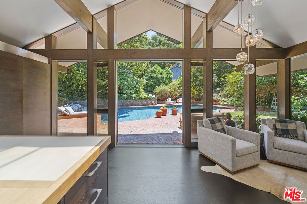 Image 9 of property listing at 3 Latimer Road, Santa Monica, CA 90402