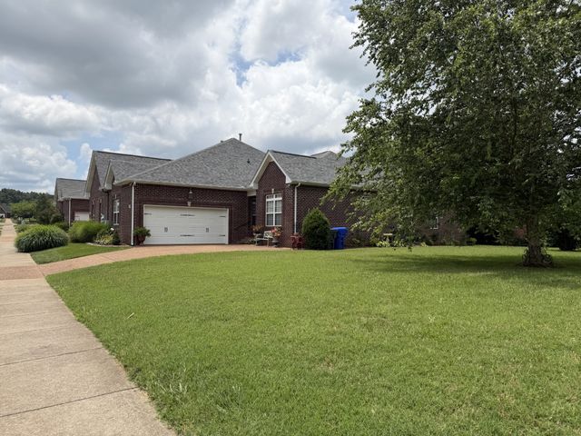 208 Indian Ridge Cir, White House, TN 37188