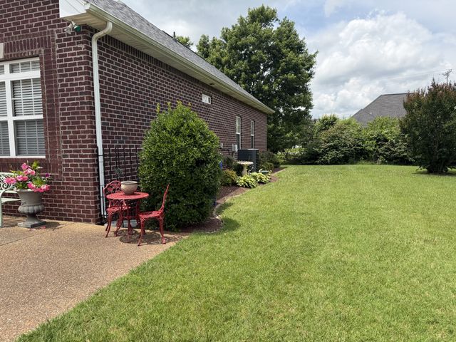 208 Indian Ridge Cir, White House, TN 37188