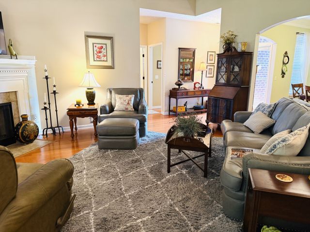 208 Indian Ridge Cir, White House, TN 37188