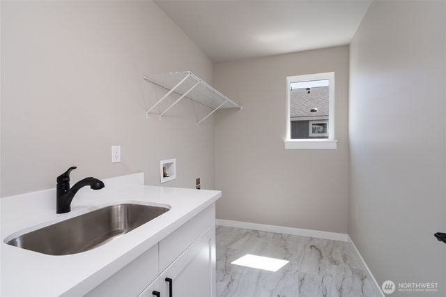 2439 SW Ridgeway Drive, Oak Harbor, WA 98277