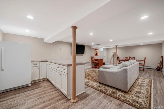15 Evergreen Lane, East Patchogue, NY 11772
