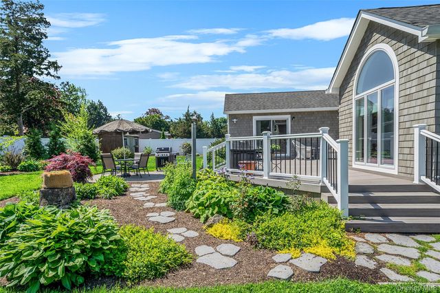 15 Evergreen Lane, East Patchogue, NY 11772