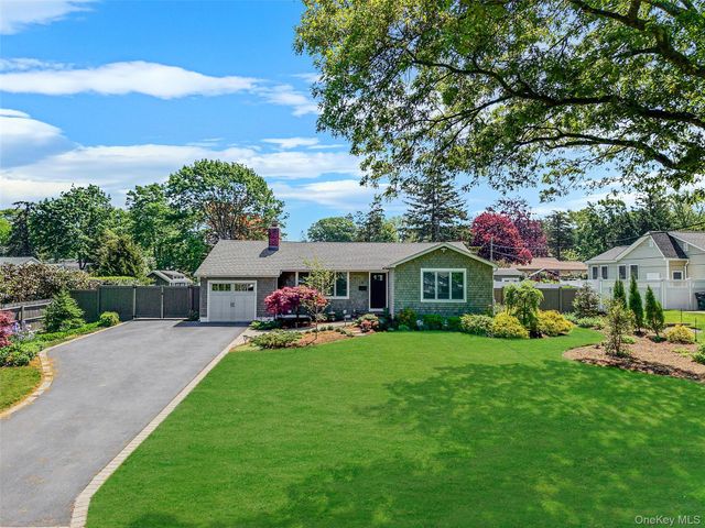 15 Evergreen Lane, East Patchogue, NY 11772