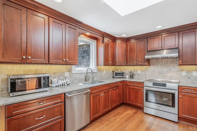 15 Evergreen Lane, East Patchogue, NY 11772