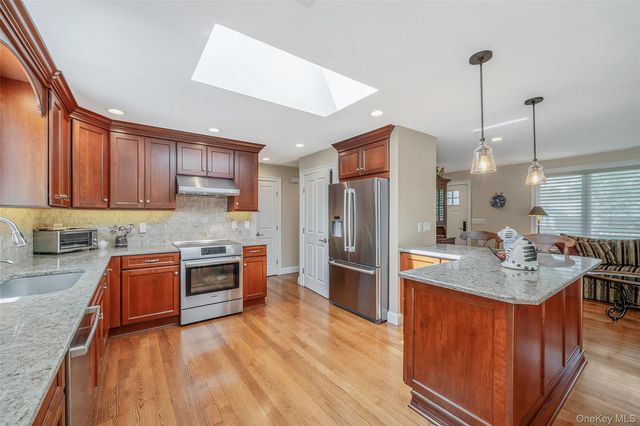 15 Evergreen Lane, East Patchogue, NY 11772