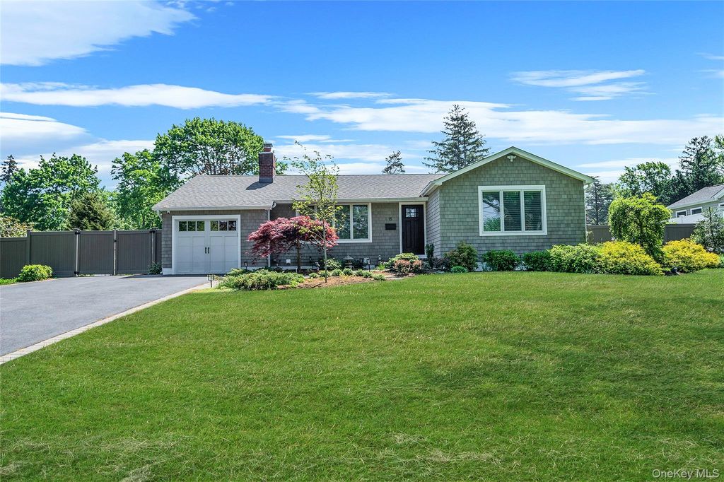 15 Evergreen Lane, East Patchogue, NY 11772