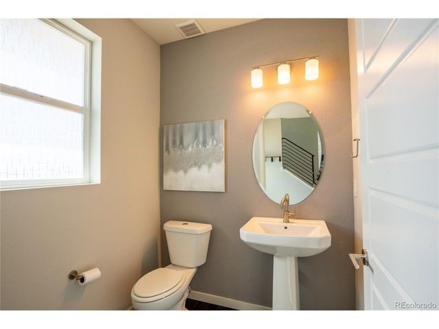15858 E Broncos Pl, Englewood, CO 80112