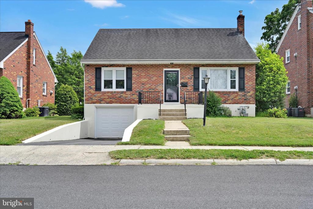 2516 CLEVELAND AV, West Lawn, PA 19609