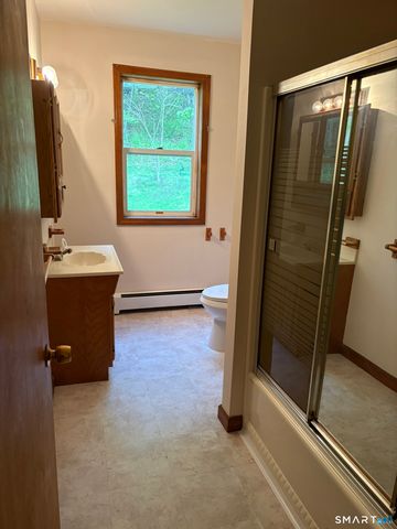 20 Whitaker Avenue, Norwich, CT 06360
