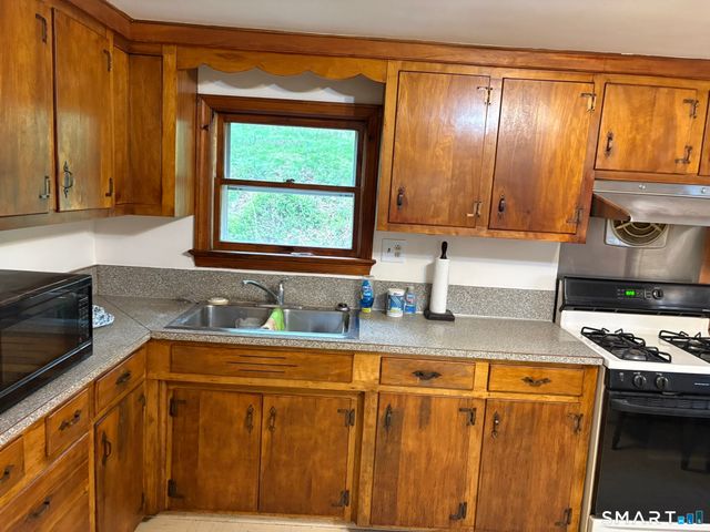 20 Whitaker Avenue, Norwich, CT 06360