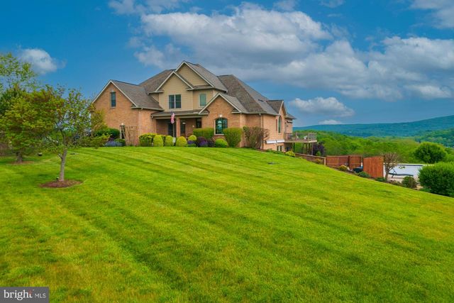 94 FALCON RIDGE DR, Charles Town, WV 25414