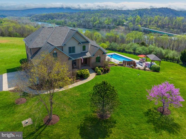 94 FALCON RIDGE DR, Charles Town, WV 25414