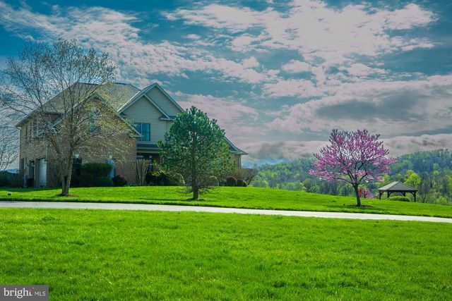 94 FALCON RIDGE DR, Charles Town, WV 25414