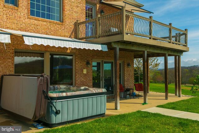 94 FALCON RIDGE DR, Charles Town, WV 25414