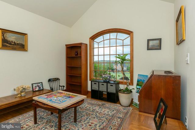 94 FALCON RIDGE DR, Charles Town, WV 25414