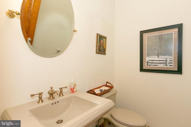 94 FALCON RIDGE DR, Charles Town, WV 25414