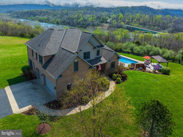 94 FALCON RIDGE DR, Charles Town, WV 25414