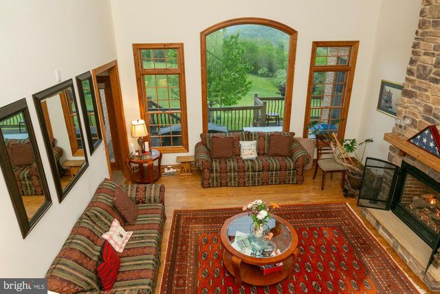 94 FALCON RIDGE DR, Charles Town, WV 25414