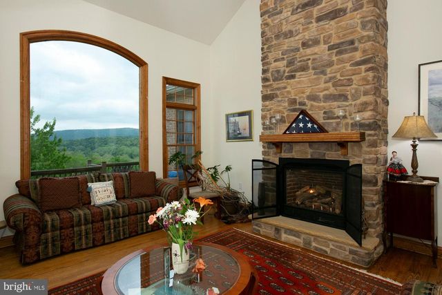 94 FALCON RIDGE DR, Charles Town, WV 25414